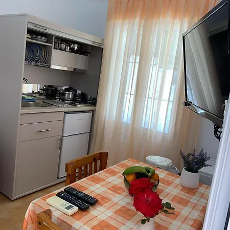 Isadora * Almyrida (Crete)